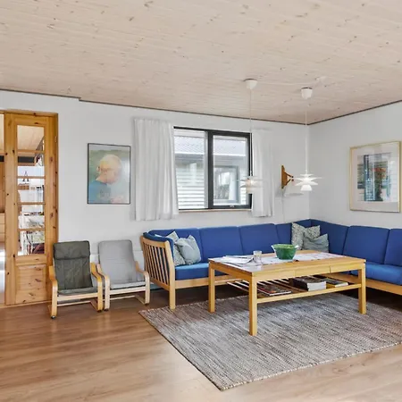 5 Bedroom Lovely In Сasa de vacaciones Saltum