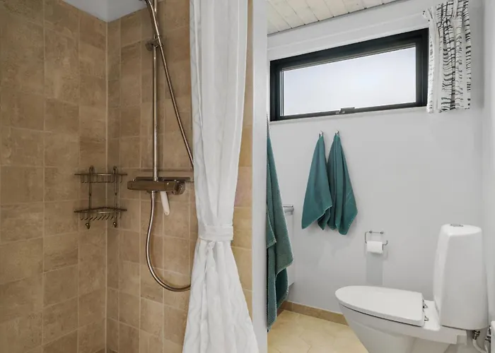 5 Bedroom Lovely In Сasa de vacaciones Saltum