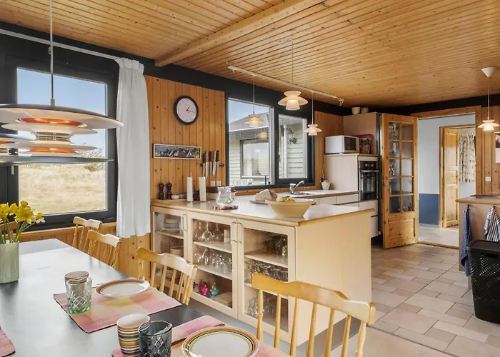 5 Bedroom Lovely In Saltum