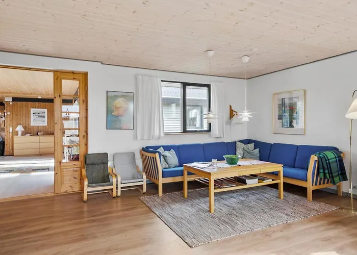 5 Bedroom Lovely In Сasa de vacaciones Saltum